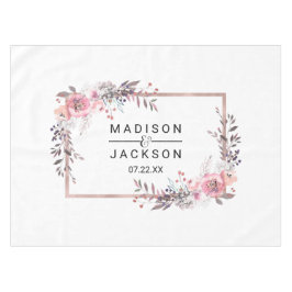 Monogram voor bloedige bruiloft met gouden rand en tafelkleed