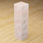 Monogram voor Blush en Sage Green Waterverf Wijn<br><div class="desc">Zachte waterverf was huwelijksgunsten. Personaliseer Bride en Grooms Voornaam Monogrammed Initialen in sage groen manuscript. De huwelijksdatum wordt in donkergrijs geschreven. Oorspronkelijk ontwerp van TamiraZDesignes.</div>