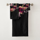 Monogram voor zwarte geometrische vuurwapenschilfe bad handdoek (Insitu)