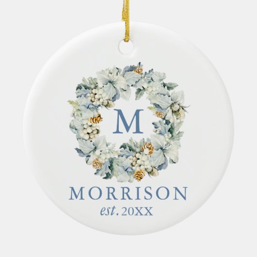 Monogram Waterverf Dusty Blue Floral Wreate Keramisch Ornament (Achterkant)