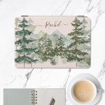 Monogram Waterverf Pijnboombos Berg Rustiek iPad Mini Cover<br><div class="desc">Bescherm en personaliseer met Monogram Waterverf Pine Forest & Mountain Rustic iPad mini-Hoesje. Jouw naam,  jouw stijl,  de charme van natuur.</div>