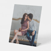 Monogram Weddenschap Foto Reclamebord Met Voetstuk (Voorkant)