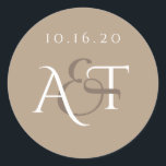 Monogram Wedding Seal Ronde Sticker<br><div class="desc">Pas aan met uw initialen en trouwkleuren. De achtergrondkleur is ook aanpasbaar.</div>