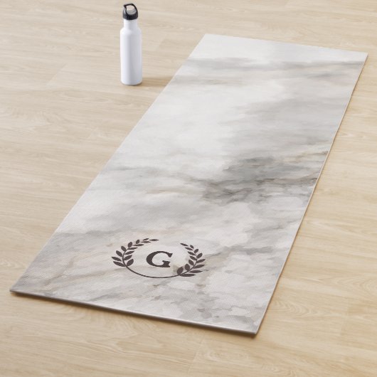 Monogram. Wheat Laurel op White Marble. Yogamat (In situ)