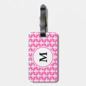 Monogram White en Hot Pink Fleur de Lis Pattern Bagagelabel (Achterkant verticaal)