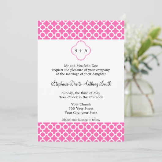 Monogram White op Hot Pink Quatrefoil Patroon Kaart (Staand voorkant)