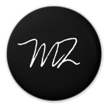 Monogram White op zwart