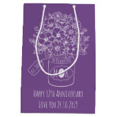 Monogram Wildbloemen Bouquet Hand-Drawn Mason Jar Medium Cadeauzakje (Achterkant)