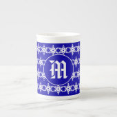 Monogram Winter Blue en White Snowflakes Pattern Porselein Kop (Voorkant)
