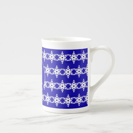 Monogram Winter Blue en White Snowflakes Pattern Porselein Kop (Rechts)