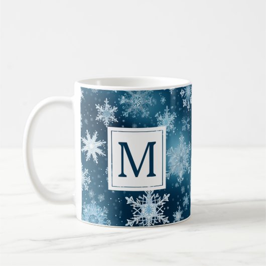 Monogram Winter Wonderland Sneeuwvlokken Blauw Wit Koffiemok (Links)