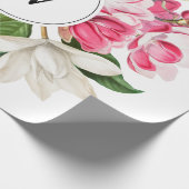 Monogram  wit en roze Magnolia Flowers Cadeaupapier (Hoek)
