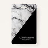 Monogram wit marmer en zwarte korrel badge (Achterkant)