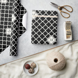 Monogram Wit & Zwart Vierbladig Patroon Bruiloft Cadeaupapier