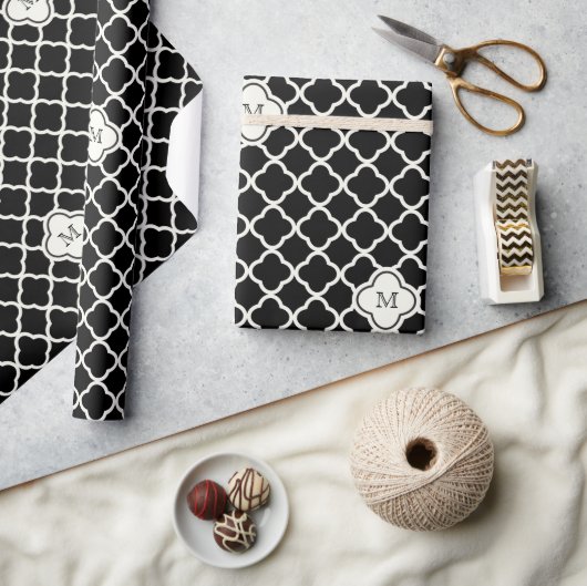 Monogram Wit & Zwart Vierbladig Patroon Bruiloft Cadeaupapier (Crafts)