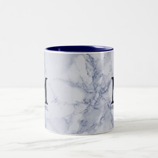 Monogram witte blauwe marmer tweekleurige koffiemok (Center)