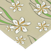 Monogram witte bloemenbeige achtergrond lange tafelloper (Hoek)