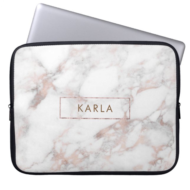 Monogram witte bruine marmer laptop sleeve (Voorkant)