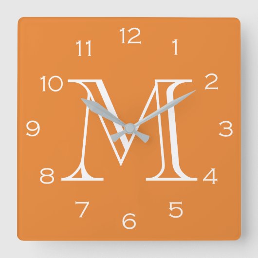 Monogram witte cijfers op Oranje wandklok n (Voorkant)