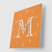 Monogram witte manuscriptaantallen op Oranje wcn Vierkante Klok (Hoek)