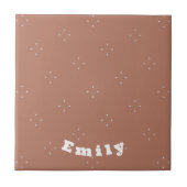 Monogram witte pijl op mocha mousse achtergrond | tegeltje (Voorkant)