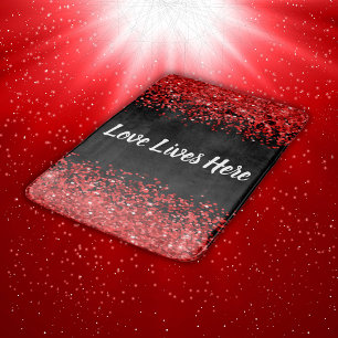 Monogram - Witte tekst op zwart met rode glitter Badmat