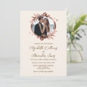 Monogram Wreated Roos Gold Foil Foto Wedding Kaart (Staand voorkant)