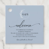 Monogram Wreath Dusty Blue Welcome Bag Bedankjes Labels (Voorkant)