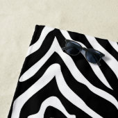 Monogram Zebra met het Hot Pink Polka Dot Pattern Strandlaken (In situ)