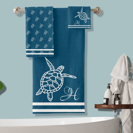 Monogram Zee Turtle Peacock Blue Nautical Coastal Bad Handdoek