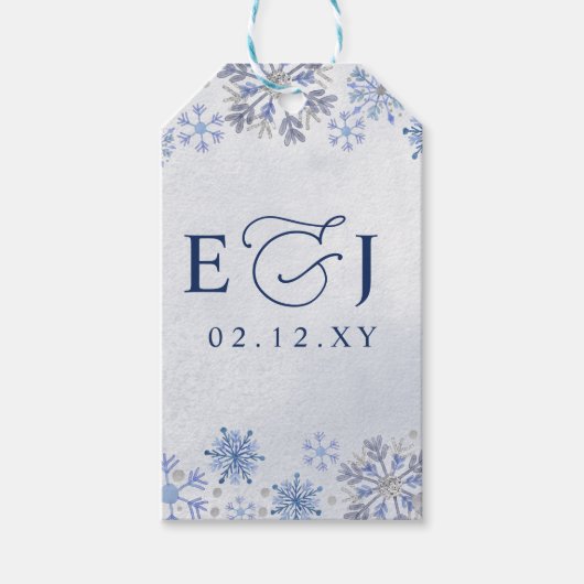 Monogram Zilver Blauwe Sneeuwvlokken Winter Bruilo Cadeaulabel (Voorkant)