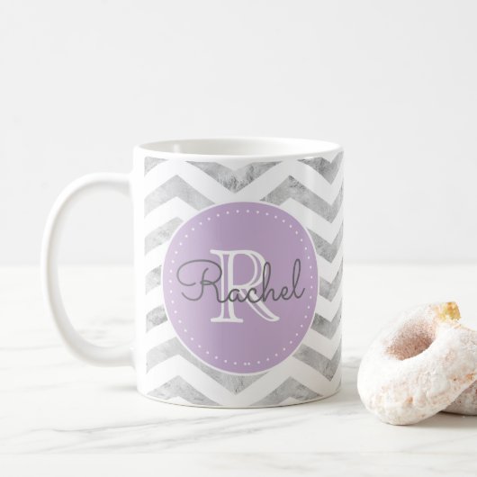 Monogram zilveren Chevron Patroon Lavendel Paarse Koffiemok (Met donut)