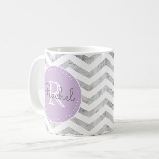 Monogram zilveren Chevron Patroon Lavendel Paarse Koffiemok (Voorkant links)