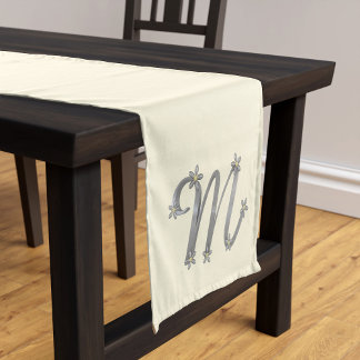 Monogram Zilveren Letter M Cream Tafelloper