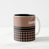 Monogram zwart bruin houndstooth naam tweekleurige koffiemok (Voorkant rechts)