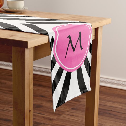 Monogram zwart en wit en warmroze Zebra afdrukken Lange Tafelloper (Voorbeeld)