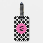 Monogram zwart en wit Quatrefoil met Hot Pink Bagagelabel (Achterkant verticaal)