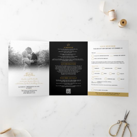 Monogram zwart goud kroon bruiloft maaltijd optie  drieluik uitnodiging (Binnen)