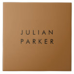 Monogram zwart minimalistisch bruin tegeltje<br><div class="desc">Een strak en tijdloos monogram staat centraal tegen een rijke bruine achtergrond,  en legt de minimalistische elegantie vast in zijn puurste vorm. De juxtapositie van zwarte initialen op de warme achtergrond creëer is een evenwichtig en onderscheiden ontwerp,  ideaal voor het toevoegen van een vleugje persoonlijke verfijning aan elke omgeving.</div>