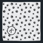 Monogram zwart schilderpatroon bandana<br><div class="desc">Show hoeveel je van dieren houdt met deze schattige zwarte pootdruk. Ziet ook geweldige met andere lichtere achtergronden. Laat je huisdier er schattig uitzien.</div>