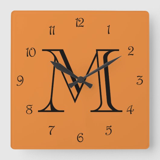 Monogram zwart script nummers op Sinaasappel wcnt Vierkante Klok (Voorkant)