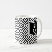 Monogram zwart-wit diamantpatroon koffiemok (Voorkant rechts)