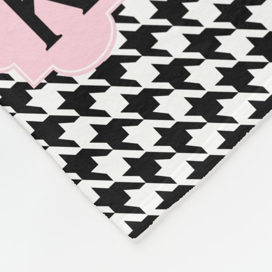 Monogram Zwart, Wit en Pastel Roze Houndstooth Fleece Deken (Hoek)