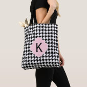 Monogram Zwart, Wit en Pastel Roze Houndstooth Tote Bag (Dichtbij)