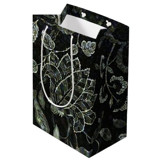 Monogram Zwart-wit  Floral GIft Bag Medium Cadeauzakje (Achterkant Gekanteld)