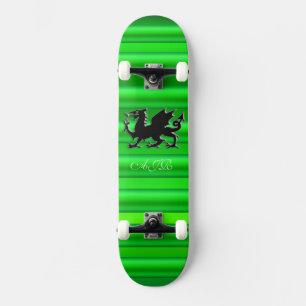 Monogram, zwarte draak op groen metallisch effect persoonlijk skateboard