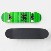 Monogram, zwarte draak op groen metallisch effect persoonlijk skateboard (Horizontaal)