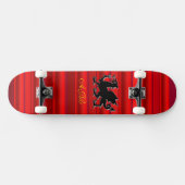 Monogram, zwarte draak op rood metallisch effect persoonlijk skateboard (Horizontaal)