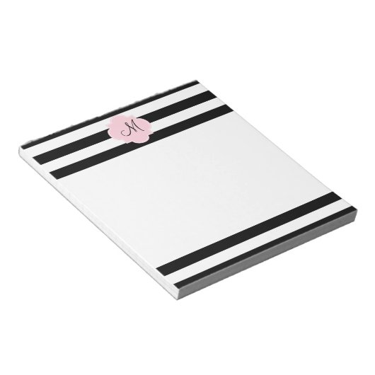 Monogram zwarte en witte strepen met Pastel Roze Notitieblok (Schuin)