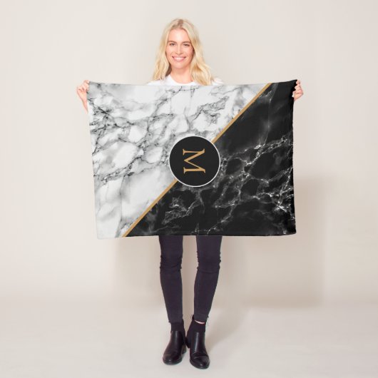 Monogram zwarte witte marmer fleece deken (In situ)